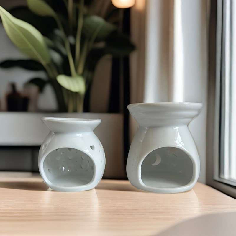 Bel keramični svečnik za eterična olja