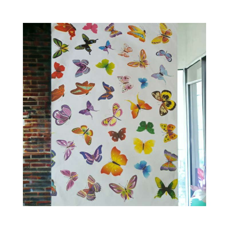 Stenska nalepka s pisanimi metuljčki