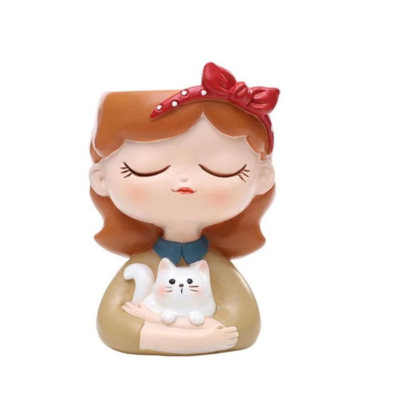 Cvetlični lonček VILA Z MUCKO V NAROČJU