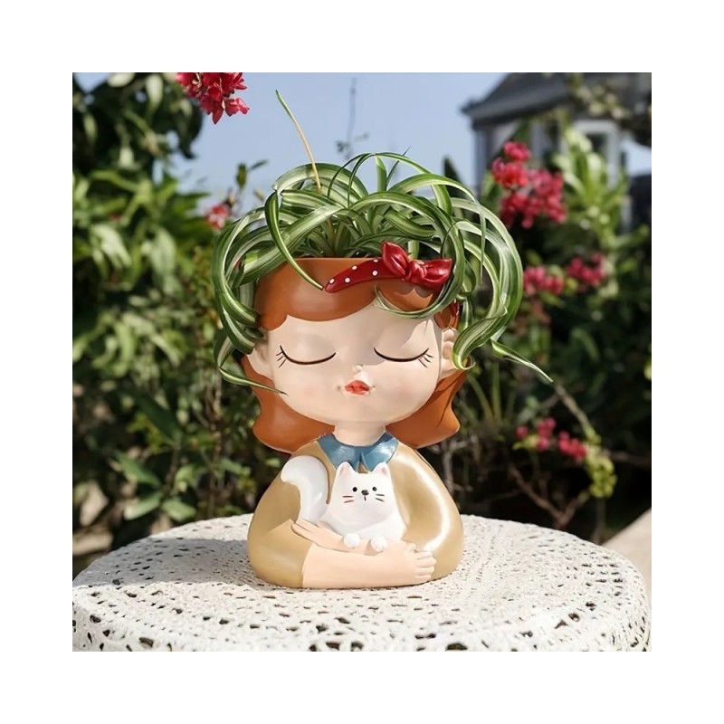 Cvetlični lonček VILA Z MUCKO V NAROČJU