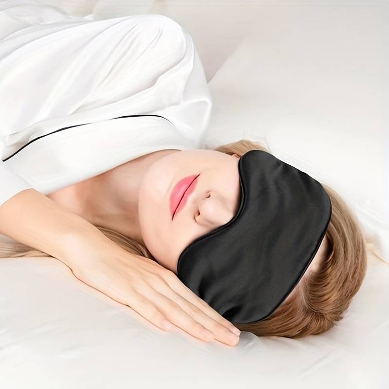 Svilena spalna maska za oči v črni barvi